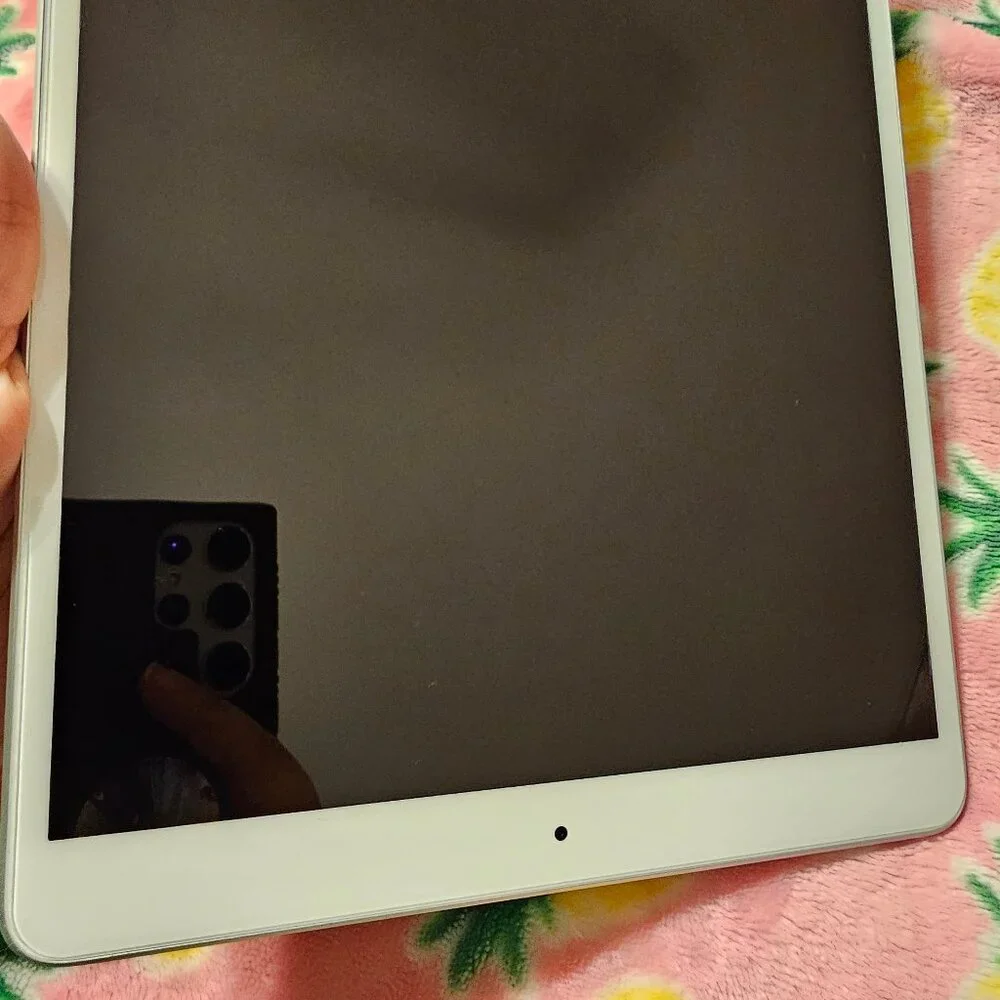 Apple iPad Air 3 3rd Gen 64GB Silver Wifi Tablet w/ Accessories Works